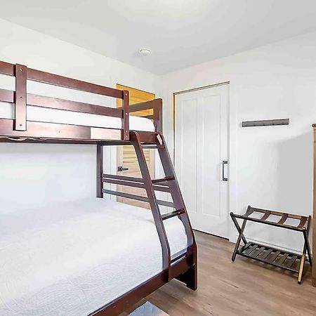 2 Bedroom Getaway On The River/Close To Marina Belle River Exterior foto
