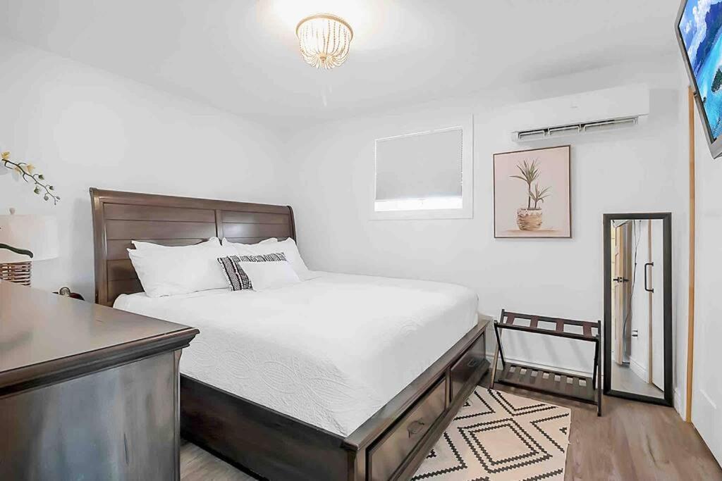 2 Bedroom Getaway On The River/Close To Marina Belle River Exterior foto