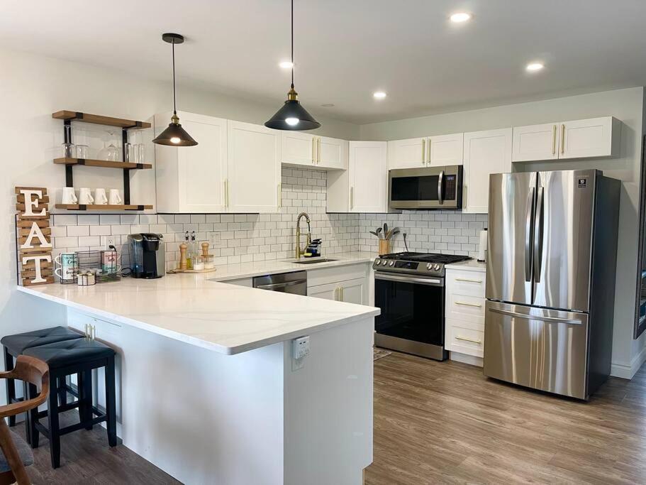 2 Bedroom Getaway On The River/Close To Marina Belle River Exterior foto