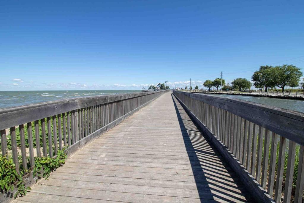 2 Bedroom Getaway On The River/Close To Marina Belle River Exterior foto